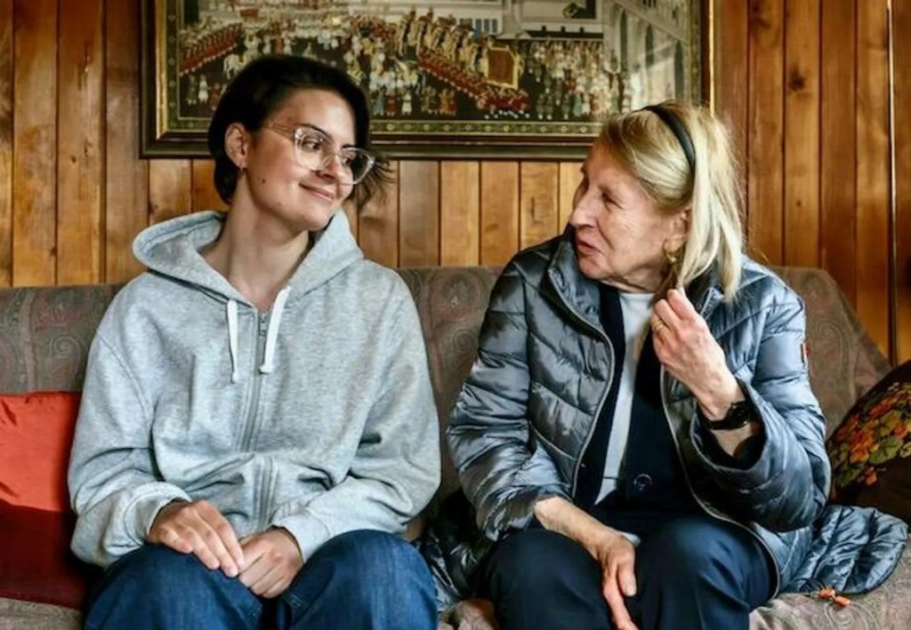 Tolstoy descendant takes in Ukrainian refugees Classics and Comets